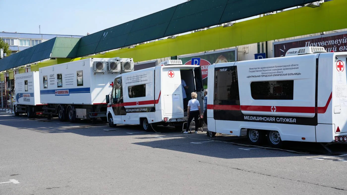 Более трехсот жителей Московского района прошли комплексное обследование в передвижном медицинском комплексе