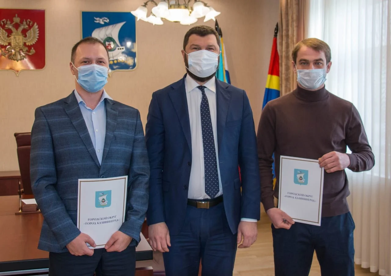 Глава Калининграда Евгений Любивый наградил врачей