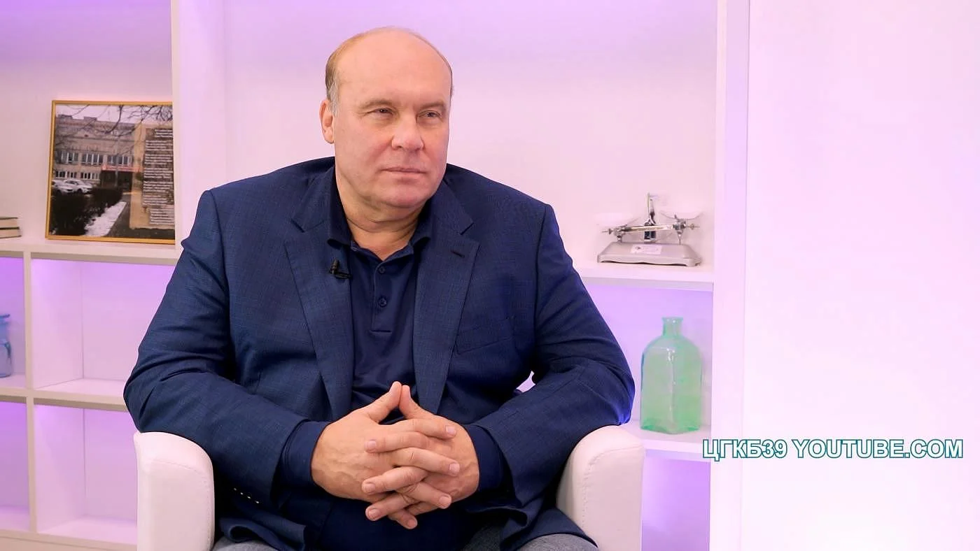 Новый выпуск интервью "О здоровье. Диалоги на Летней". В студии депутат Государственной Думы России Андрей Колесник