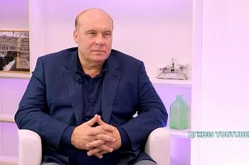 Новый выпуск интервью "О здоровье. Диалоги на Летней". В студии депутат Государственной Думы России Андрей Колесник