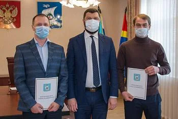 Глава Калининграда Евгений Любивый наградил врачей