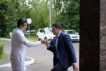 Губернатор Антон Алиханов побывал в ЦГКБ