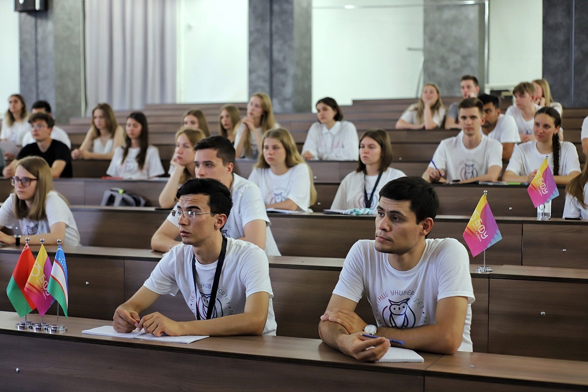 Министр здравоохранения выступил с лекцией для иностранных студентов