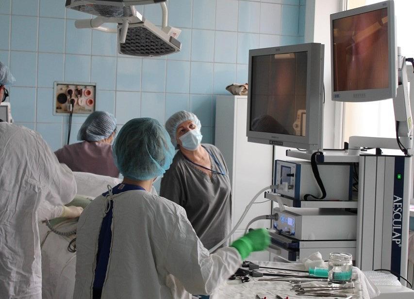 В Областной клинической больнице впервые проведена лапароскопическая операция с 3D-визуализацией