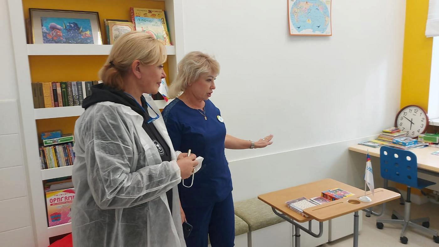 Детскую областную больницу Калининграда посетили Арина Шарапова и Федор Юрчихин